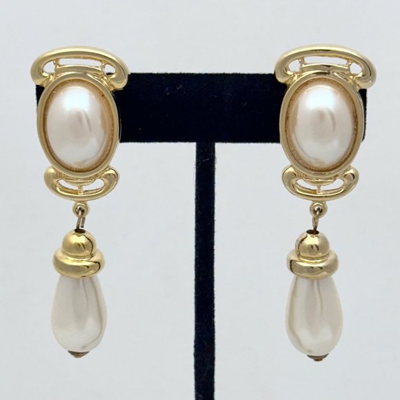 Vintage Little Traveler Clip Earrings - Faux Pearl - Estate collection - New - Picture 2 of 3